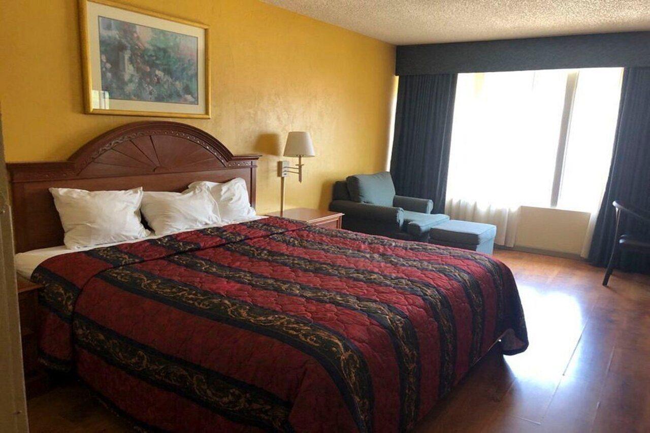 Oyo Hotel Tulsa I-44 Midtown Bagian luar foto