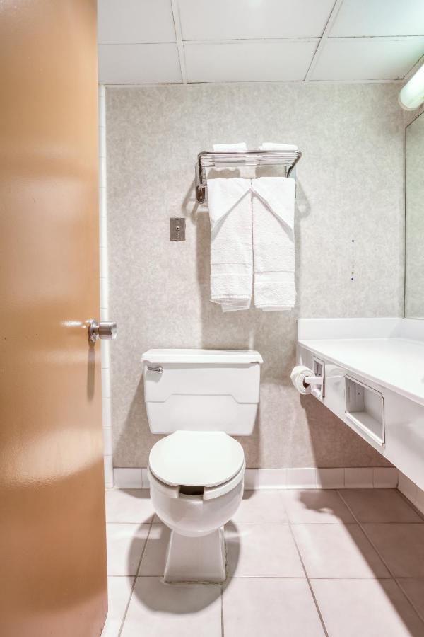 Oyo Hotel Tulsa I-44 Midtown Bagian luar foto