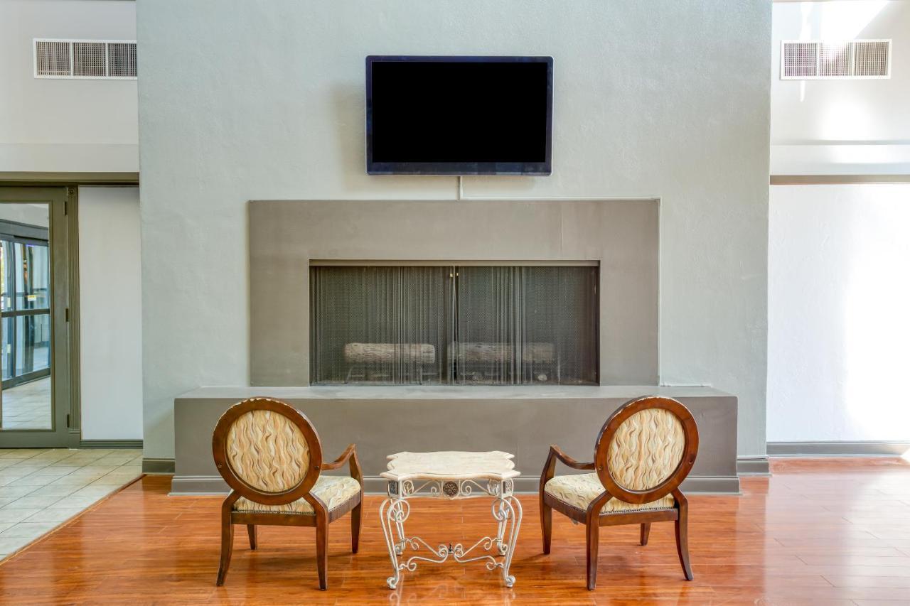 Oyo Hotel Tulsa I-44 Midtown Bagian luar foto